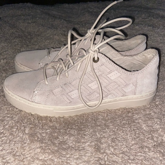 TOMS - Picture 2 of 6